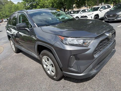 Used 2020 Toyota RAV4 LE FWD image 3