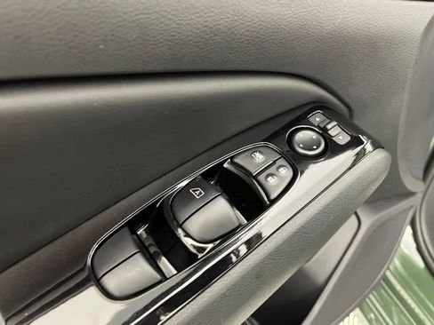 Used 2025 Nissan Altima 2.5 SR FWD image 32
