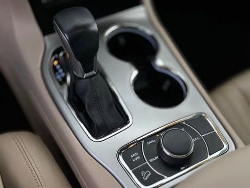 Used 2019 Jeep Grand Cherokee Limited AWD/4WD image 12