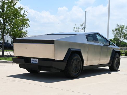 Used 2025 Tesla Cybertruck AWD Crew Cab image 9