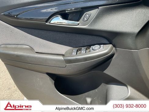 Used 2025 Chevrolet TrailBlazer LT AWD/4WD image 19