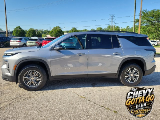 Used 2026 Chevrolet Traverse LT AWD/4WD image 2