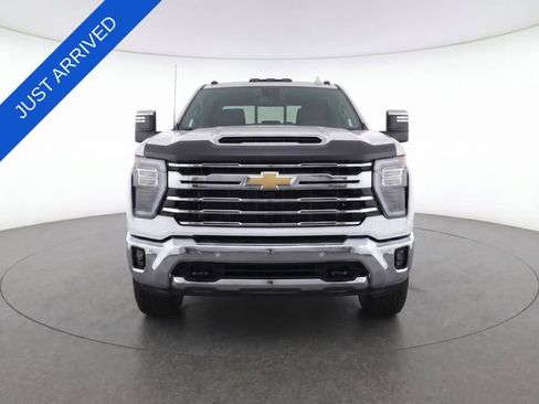 Used 2025 Chevrolet Silverado 2500 LTZ w/ LTZ Convenience Package AWD/4WD image 15