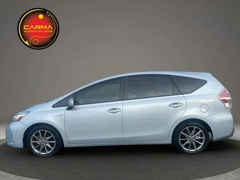 Used 2016 Toyota Prius V Five FWD image 2