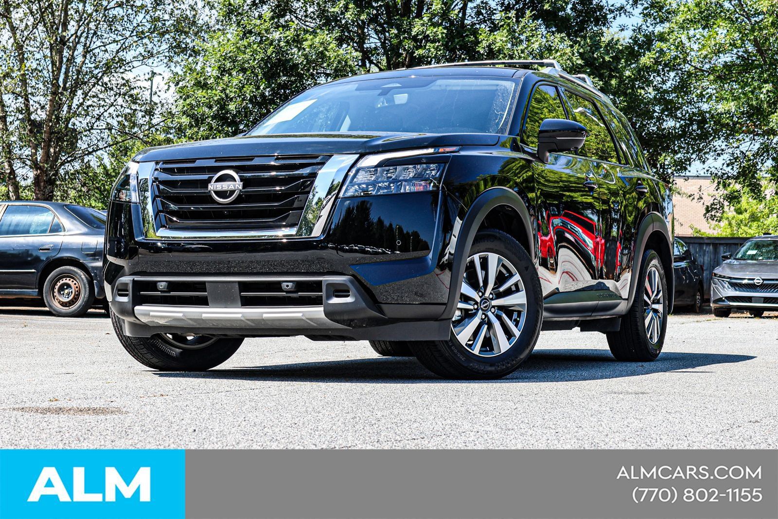 Used 2025 Nissan Pathfinder SL w/ Cargo Package FWD image 2