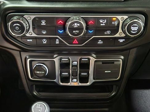 Used 2023 Jeep Wrangler Unlimited Sport AWD/4WD image 38