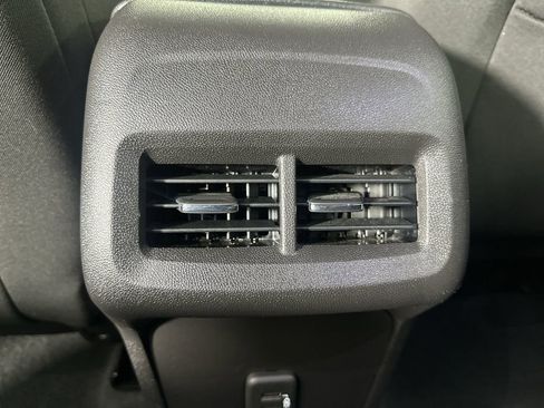 Used 2024 Chevrolet Equinox LT FWD image 23