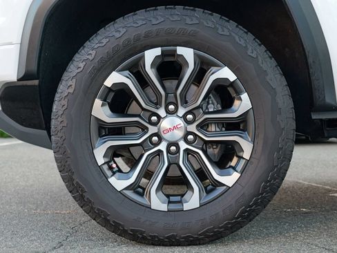 Used 2024 GMC Canyon Denali AWD/4WD image 16