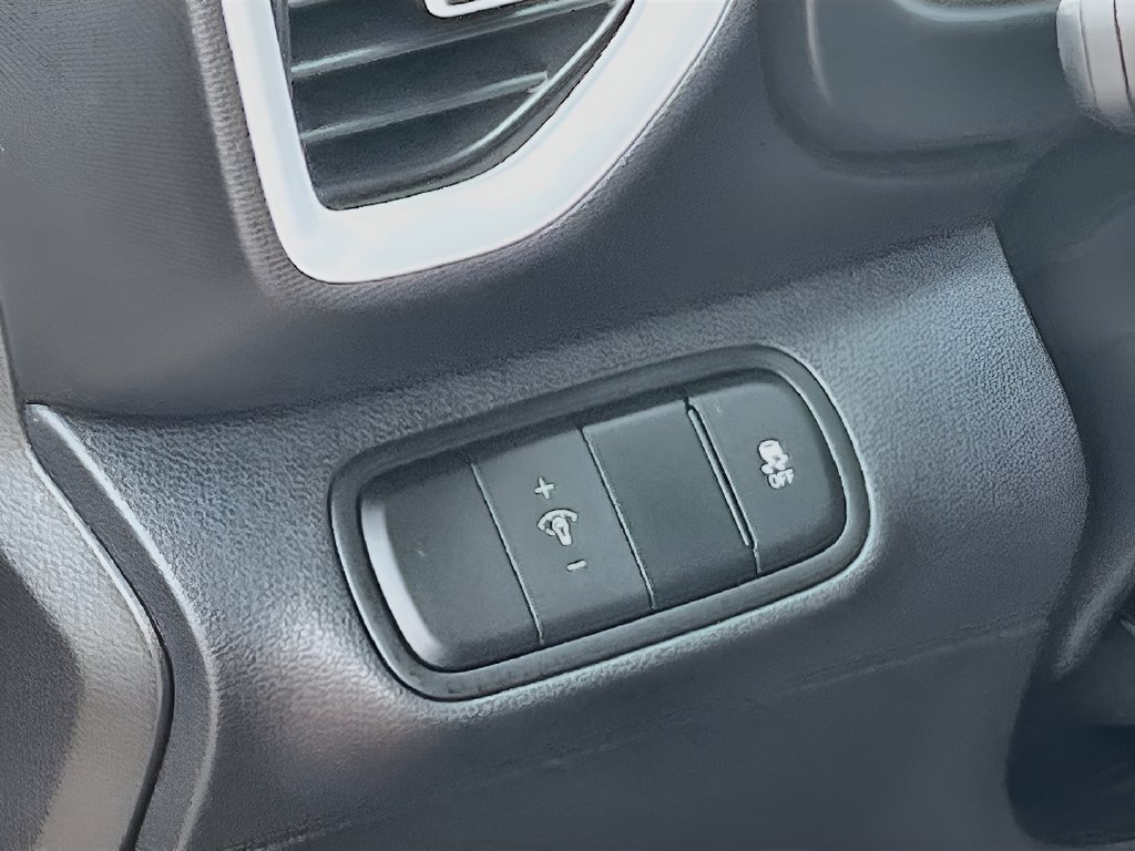 Used 2025 Hyundai Venue Limited FWD image 10