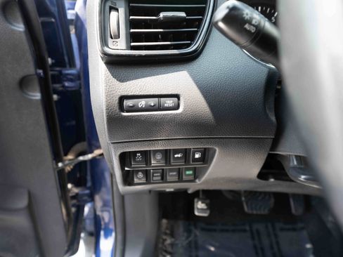Used 2018 Nissan Rogue SL AWD/4WD image 11
