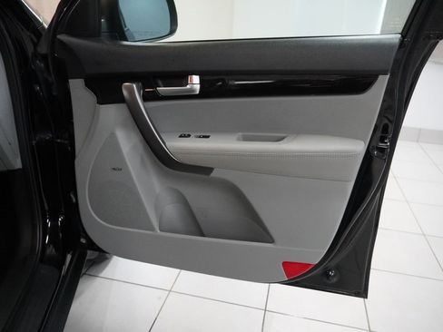 Used 2014 Kia Sorento LX w/ Touring Package (LX) image 13