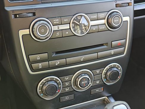 Used 2014 Land Rover LR2 HSE image 30