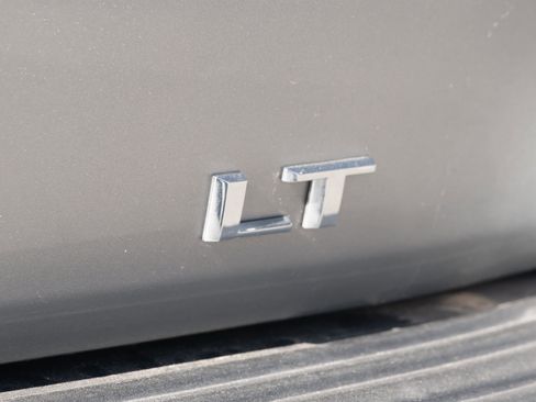 Used 2024 Chevrolet Suburban LT image 14