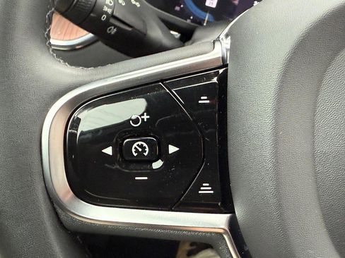 Certified 2023 Volvo XC60 B5 Plus image 18