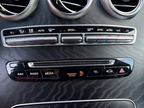 Used 2018 Mercedes-Benz GLC 300 image 32