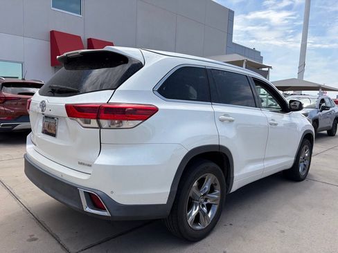 Used 2017 Toyota Highlander Limited Platinum FWD image 3