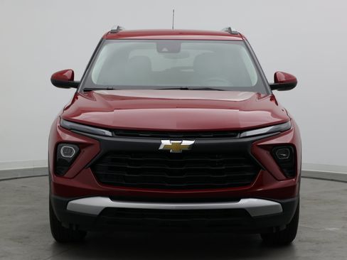 Used 2026 Chevrolet TrailBlazer LT FWD image 2