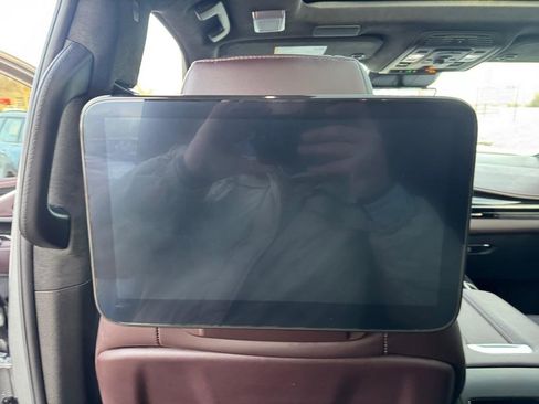 Used 2024 Cadillac Escalade V w/ LPO, ONYX Package image 36