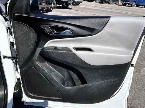 Used 2023 Chevrolet Equinox LT image 25