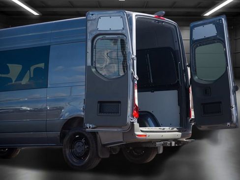 Used 2025 Mercedes-Benz Sprinter 2500 image 16