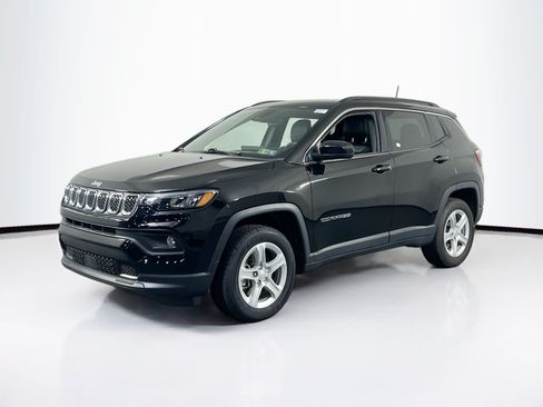 Used 2023 Jeep Compass Latitude w/ Sun and Sound Group AWD/4WD image 1