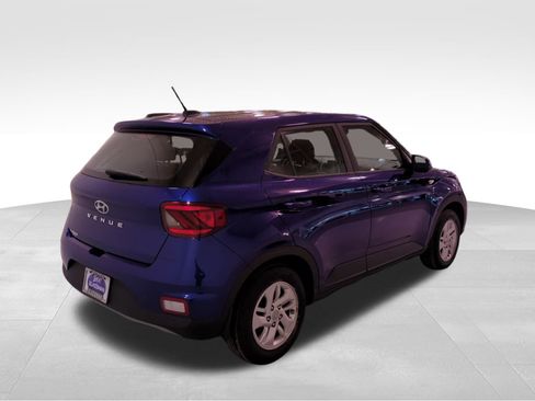 Used 2023 Hyundai Venue SE image 5