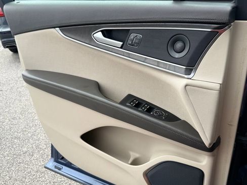 Used 2019 Lincoln Nautilus Reserve image 22