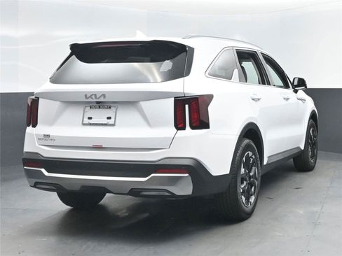 Used 2025 Kia Sorento S w/ Panoramic Sunroof Package image 9