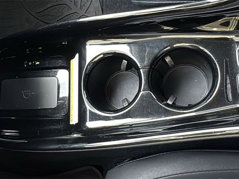 Used 2019 Toyota Prius Prime Premium image 16