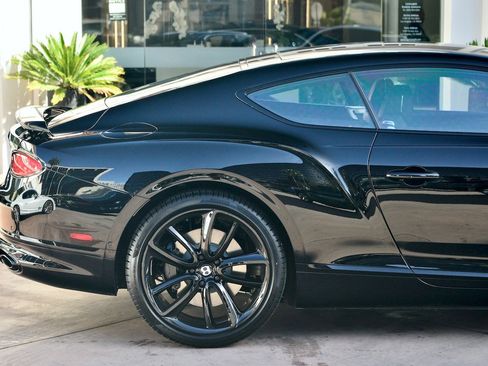 Used 2023 Bentley Continental GT Azure image 10