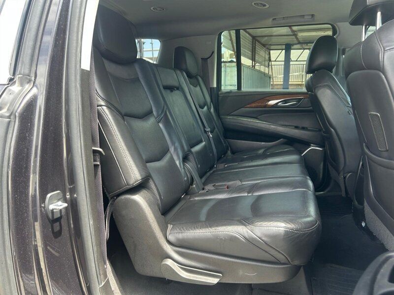 Used 2017 Cadillac Escalade ESV Premium Luxury AWD/4WD image 35