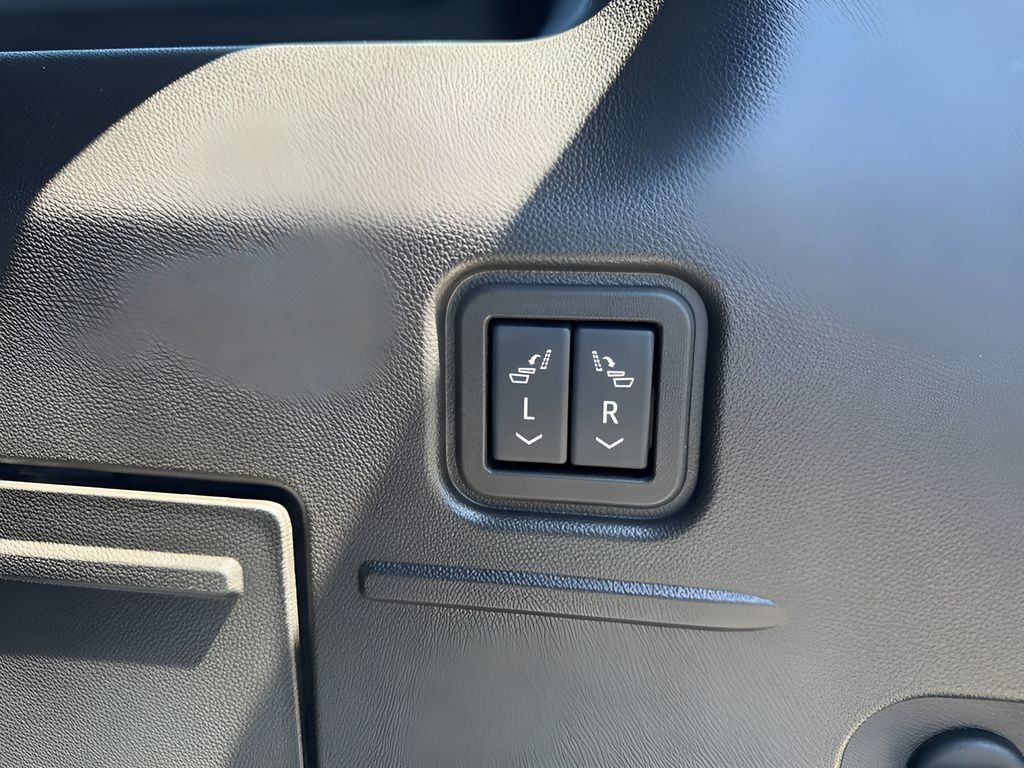Used 2025 GMC Hummer EV 3X w/ LPO, Dark Essentials Package AWD/4WD image 32
