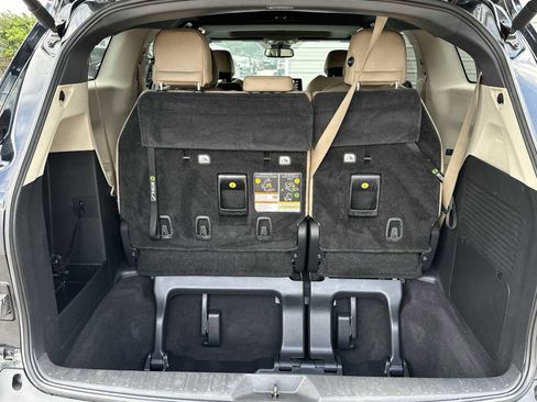 Used 2022 Toyota Sienna XLE FWD image 33