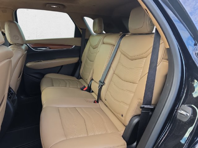 Used 2017 Cadillac XT5 Platinum AWD/4WD image 14