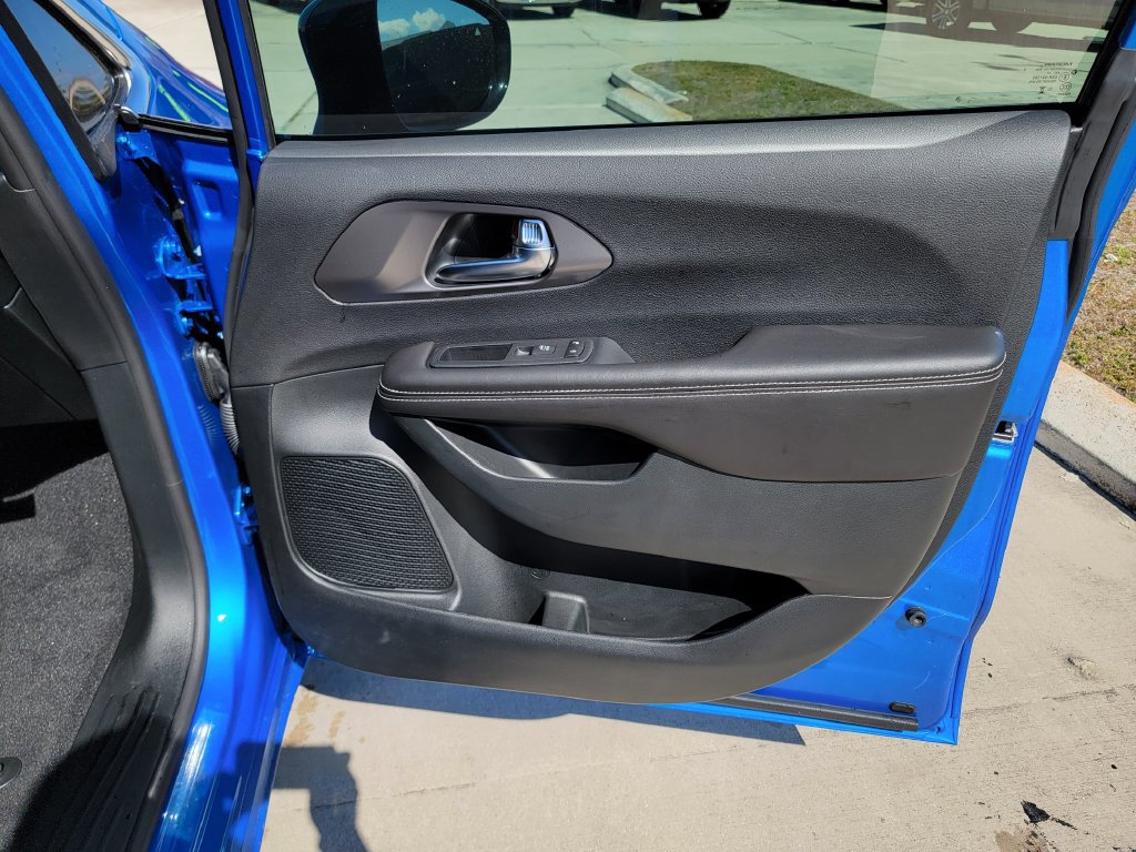 New 2026 Chrysler Pacifica Select FWD image 12