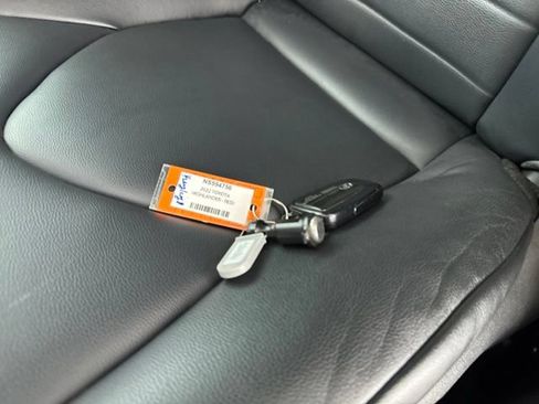 Used 2022 Toyota Highlander XLE AWD/4WD image 33