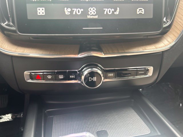 Certified 2026 Volvo XC60 B5 Plus AWD/4WD image 27