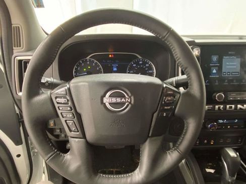 Used 2025 Nissan Frontier SV w/ SV Convenience Package image 23