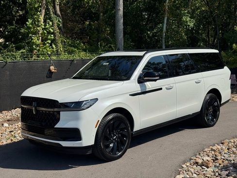 New 2025 Lincoln Navigator L Reserve w/ Jet Appearance Package image 1