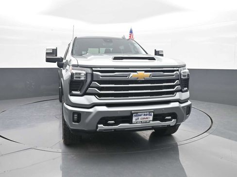 Used 2024 Chevrolet Silverado 2500 High Country w/ High Country Premium Package AWD/4WD image 2