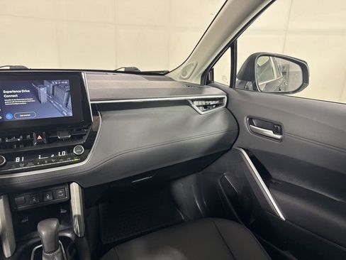 Used 2024 Toyota Corolla Cross XLE w/ Convenience Package AWD/4WD image 33