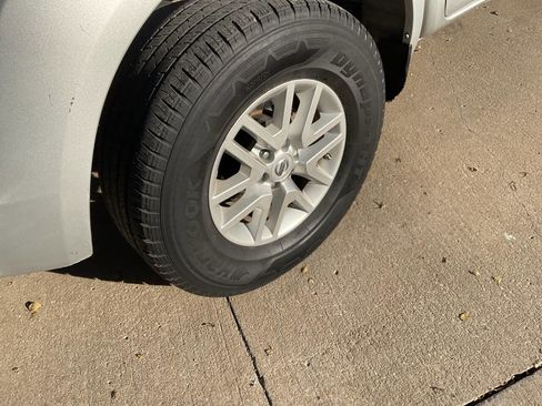 Used 2017 Nissan Frontier SV image 10