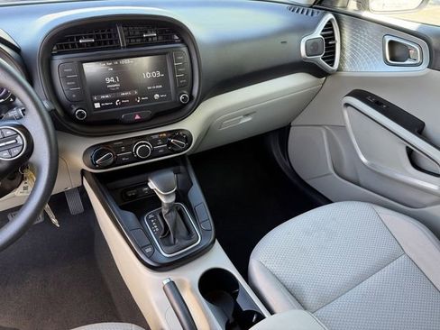 Certified 2025 Kia Soul LX image 17