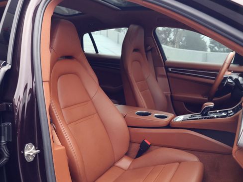 Certified 2022 Porsche Panamera Platinum Edition image 25