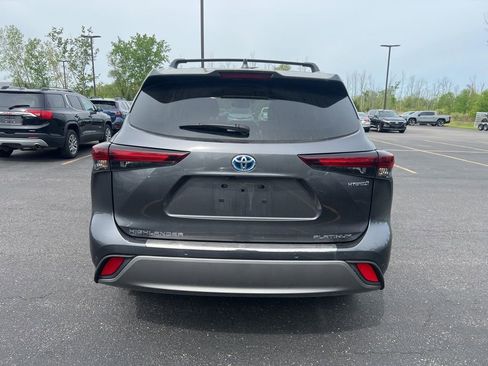 Used 2024 Toyota Highlander Platinum AWD/4WD image 5