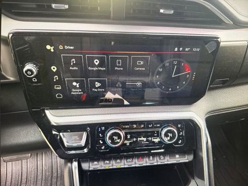Used 2023 GMC Sierra 1500 Denali w/ Technology Package AWD/4WD image 9