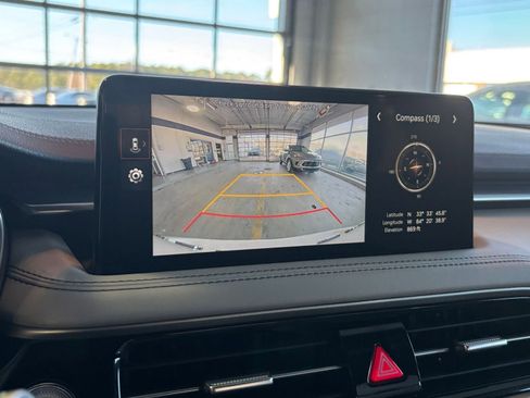 Used 2025 Genesis G70 2.5T image 17