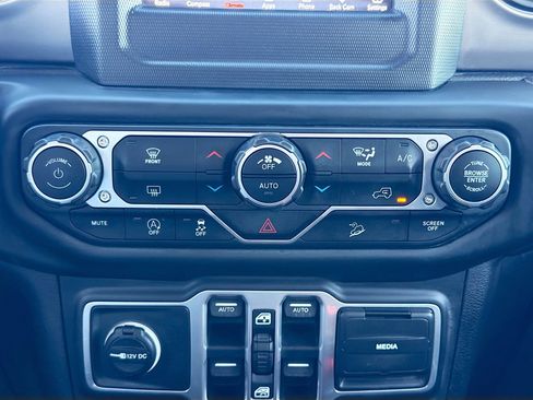 Used 2018 Jeep Wrangler Unlimited Sport S AWD/4WD image 46