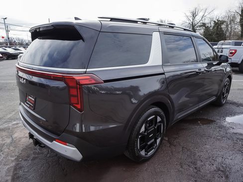 Used 2025 Kia Carnival EX image 6