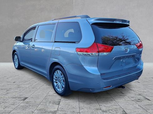 Used 2014 Toyota Sienna XLE w/ Entertainment Package image 7